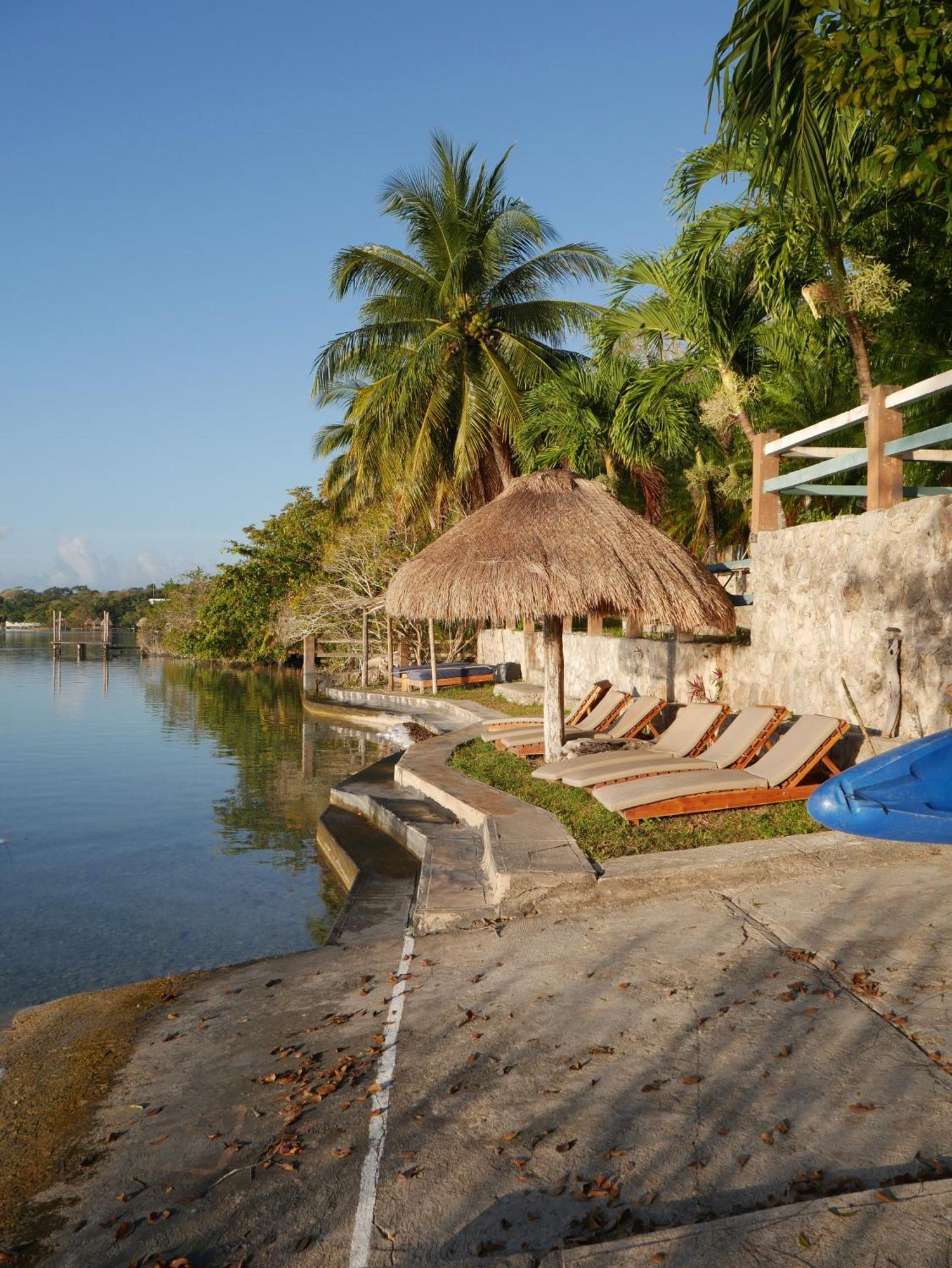 Villa Santuario Lake Front Oasis 巴卡拉尔 外观 照片