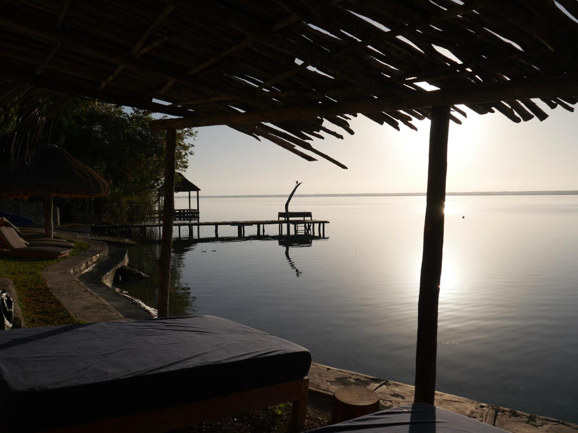 Villa Santuario Lake Front Oasis 巴卡拉尔 外观 照片
